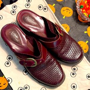 Clarks Artisan Collection burgundy/brown mules